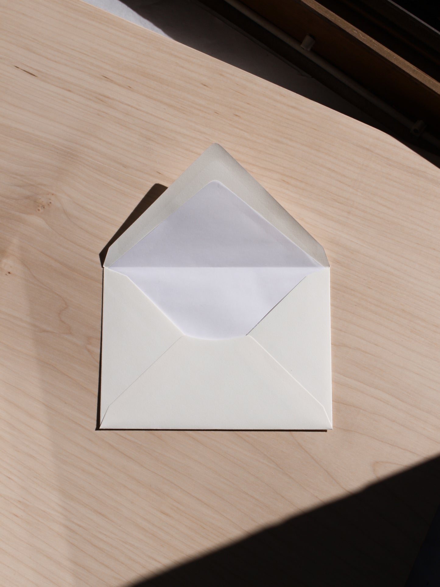DIN C6 Kuverts aus 100% Baumwollpapier mit Seidenfutter